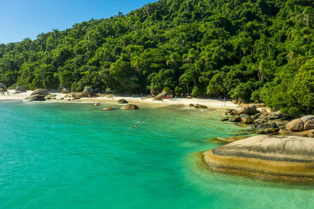 águas cristalinas em campeche praia