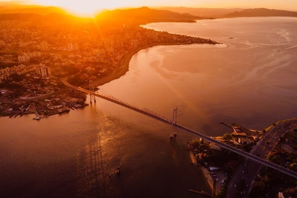 Morar em Florianópolis vale a pena? Descubra custo de vida e melhores bairros